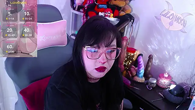 Snapshot of LiloMoon69 chatting on 10-14-25, 02:28 LiloMoon69 online show from 10-14-25, 02:28