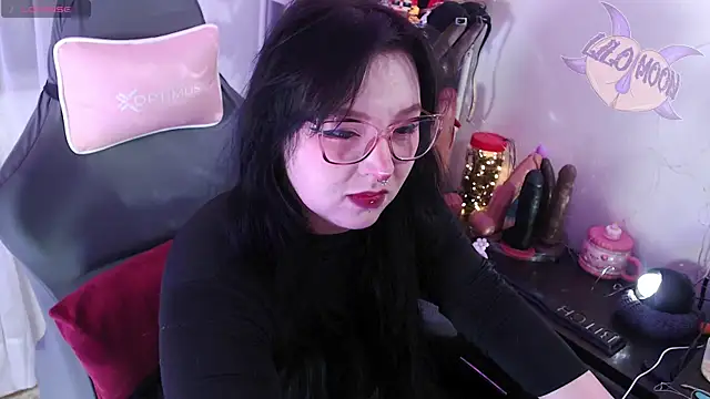 Snapshot of LiloMoon69 chatting on 09-27-25, 01:17 LiloMoon69 online show from 09-27-25, 01:17