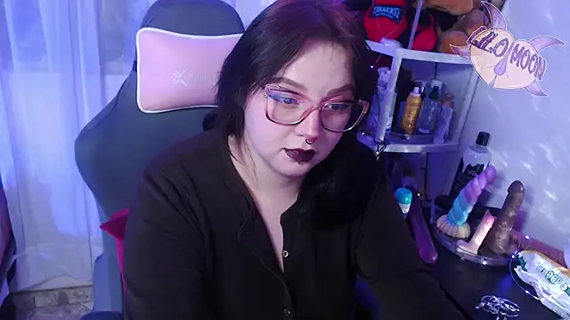 Snapshot of LiloMoon69 chatting on 03-21-25, 04:17 LiloMoon69 online show from 03-21-25, 04:17