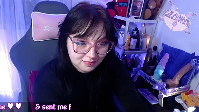 Snapshot of LiloMoon69 chatting on 02-14-25, 06:34 LiloMoon69 online show from 02-14-25, 06:34