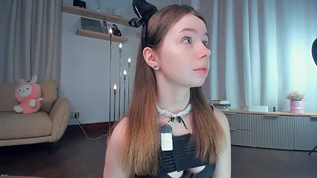 Snapshot of DominikaElis chatting on 04-21-26, 02:51 DominikaElis online show from 04-21-26, 02:51