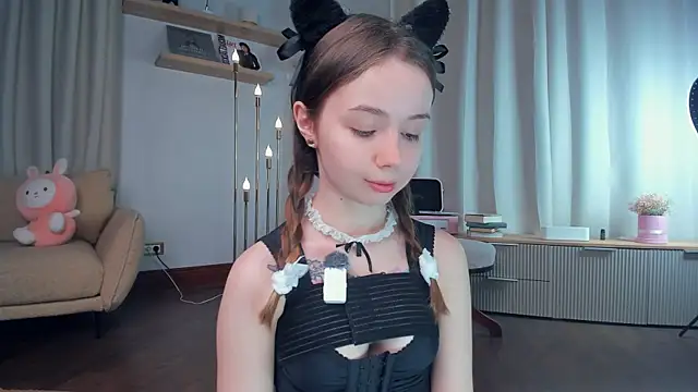 Snapshot of DominikaElis chatting on 04-21-26, 01:42 DominikaElis online show from 04-21-26, 01:42