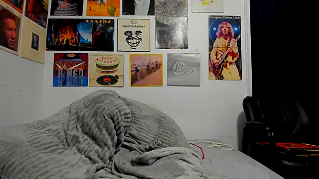 cloudyystar666 online show from 11-25-25, 06:25