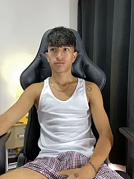 Snapshot of _CamiloBass chatting on 05-16-26, 07:13 CamiloBass online show from 05-16-26, 07:13