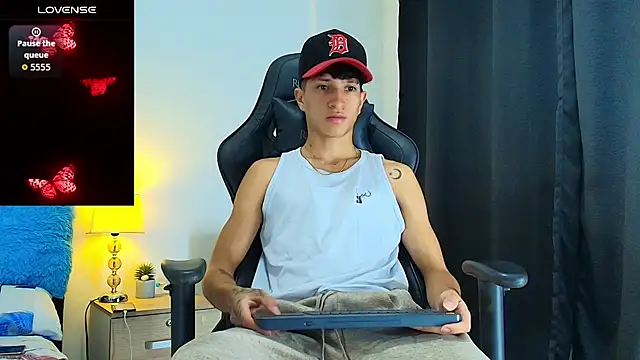 Snapshot of _CamiloBass chatting on 07-26-26, 01:01 CamiloBass online show from 07-26-26, 01:01