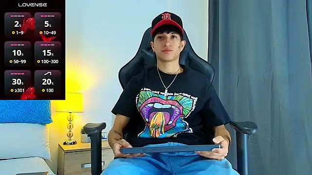 Snapshot of _CamiloBass chatting on 08-09-26, 01:02 CamiloBass online show from 08-09-26, 01:02