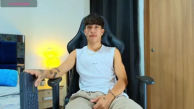 Snapshot of _CamiloBass chatting on 05-09-26, 12:47 CamiloBass online show from 05-09-26, 12:47