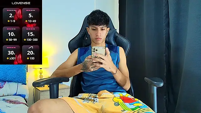 Snapshot of _CamiloBass chatting on 07-25-26, 12:51 CamiloBass online show from 07-25-26, 12:51