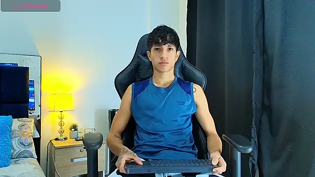 Snapshot of _CamiloBass chatting on 07-12-26, 12:33 CamiloBass online show from 07-12-26, 12:33