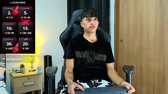 Snapshot of _CamiloBass chatting on 05-19-26, 01:56 CamiloBass online show from 05-19-26, 01:56