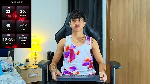 Snapshot of _CamiloBass chatting on 05-26-26, 01:04 CamiloBass online show from 05-26-26, 01:04