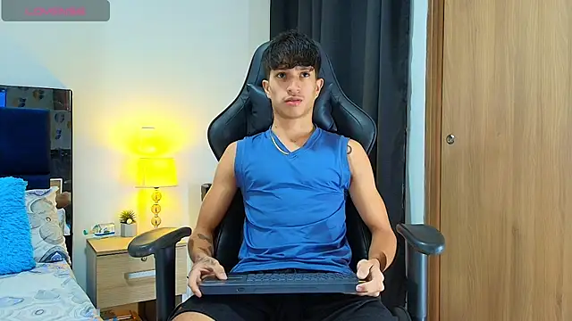 Snapshot of _CamiloBass chatting on 05-03-26, 12:27 CamiloBass online show from 05-03-26, 12:27