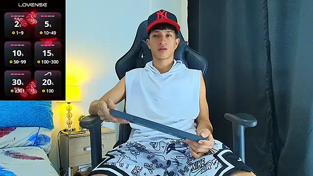 Snapshot of _CamiloBass chatting on 07-22-26, 11:40 CamiloBass online show from 07-22-26, 11:40
