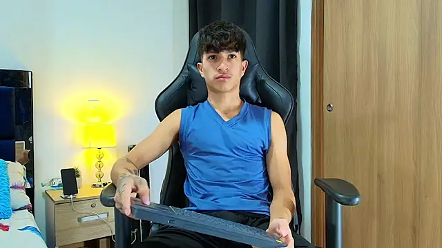 Snapshot of _CamiloBass chatting on 05-22-26, 01:47 CamiloBass online show from 05-22-26, 01:47