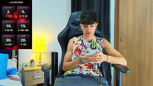 Snapshot of _CamiloBass chatting on 05-23-26, 01:15 CamiloBass online show from 05-23-26, 01:15