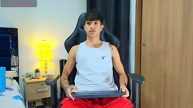 Snapshot of _CamiloBass chatting on 05-12-26, 01:02 CamiloBass online show from 05-12-26, 01:02