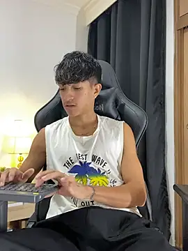 Snapshot of _CamiloBass chatting on 05-14-26, 07:11 CamiloBass online show from 05-14-26, 07:11