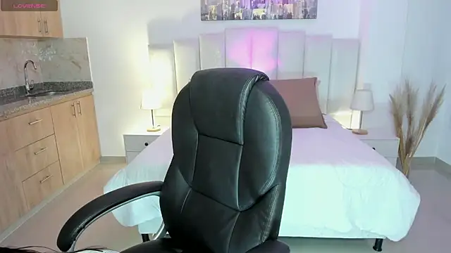 amelie jhons online show from 10-22-25, 07:13