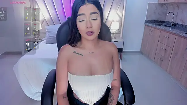 amelie jhons online show from 11-16-25, 08:24