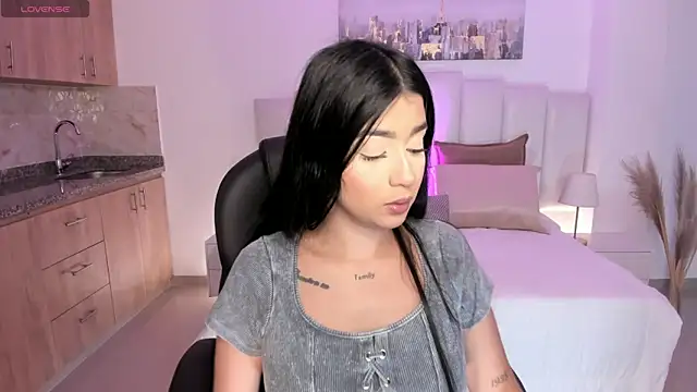 amelie jhons online show from 11-18-25, 08:23