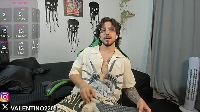 Valentino Xander online show from 10-31-25, 02:41