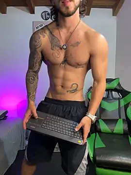 Valentino Xander online show from 12-23-25, 03:50