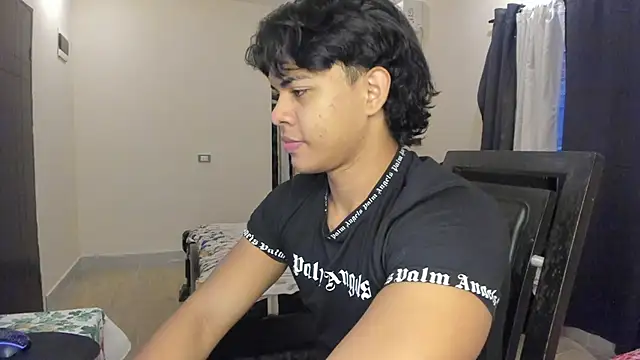 Snapshot of johan_beley_ chatting on 02-17-25, 01:55 johan beley online show from 02-17-25, 01:55