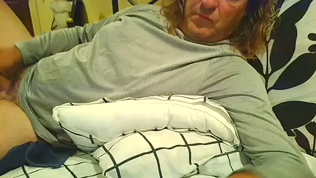 Snapshot of costanza7070 chatting on 06-19-26, 05:46 costanza7070 online show from 06-19-26, 05:46