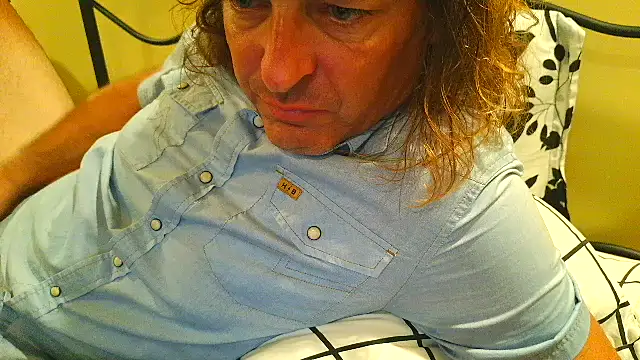 Snapshot of costanza7070 chatting on 06-16-26, 04:34 costanza7070 online show from 06-16-26, 04:34