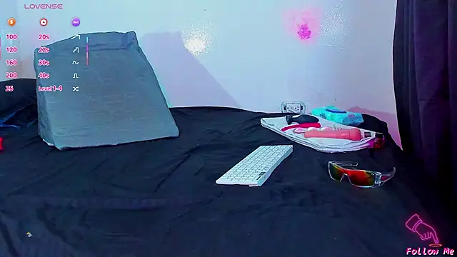 Piggy Eddy online show from 01-12-26, 02:18