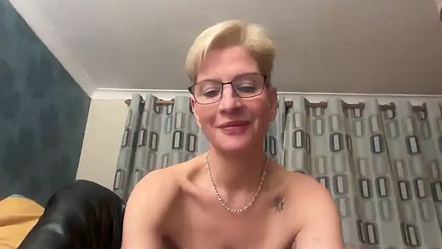 Snapshot of JennyHazel1 chatting on 02-14-26, 10:54 JennyHazel1 online show from 02-14-26, 10:54