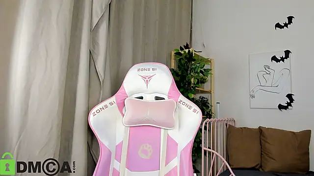 Nicole Charm online show from 10-29-25, 09:36