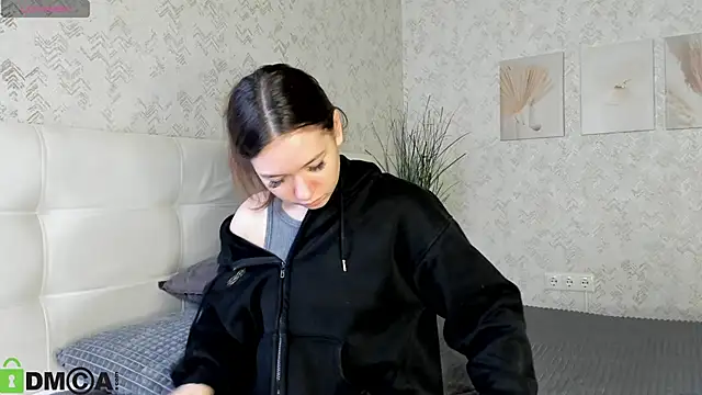 Nicole Charm online show from 09-24-25, 08:04