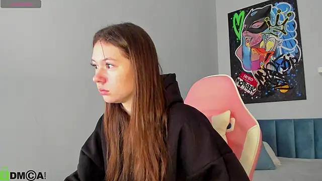 Nicole Charm online show from 12-15-25, 12:05