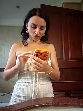 Snapshot of Izabella_Bella chatting on 05-10-26, 07:56 Izabella Bella online show from 05-10-26, 07:56