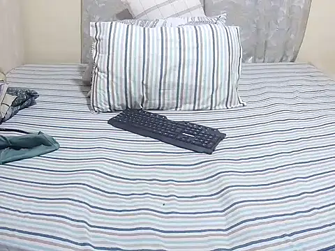 Snapshot of slender_sweet chatting on 02-15-26, 10:25 slender sweet online show from 02-15-26, 10:25