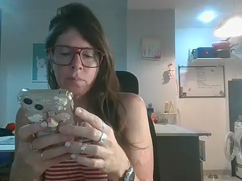 Snapshot of Calentandote chatting on 10-14-25, 08:37 Calentandote online show from 10-14-25, 08:37