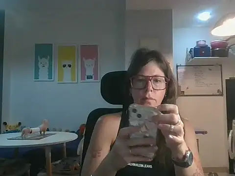 Snapshot of Calentandote chatting on 10-19-25, 07:55 Calentandote online show from 10-19-25, 07:55