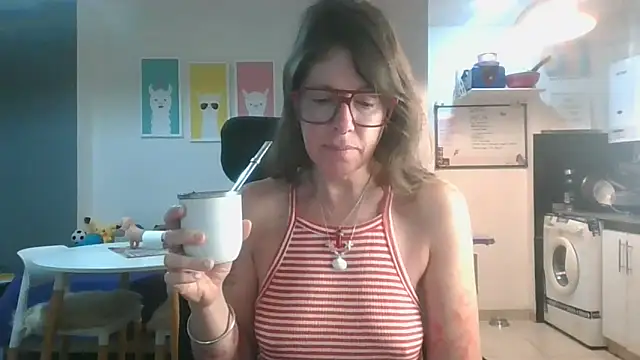 Snapshot of Calentandote chatting on 10-17-25, 07:22 Calentandote online show from 10-17-25, 07:22