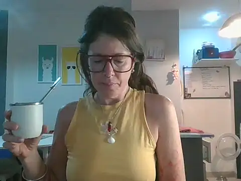 Snapshot of Calentandote chatting on 10-10-25, 08:15 Calentandote online show from 10-10-25, 08:15