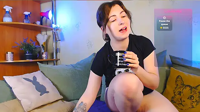 Caroline1995 online show from 10-27-25, 08:15