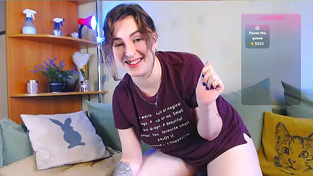 Caroline1995 online show from 10-28-25, 08:24