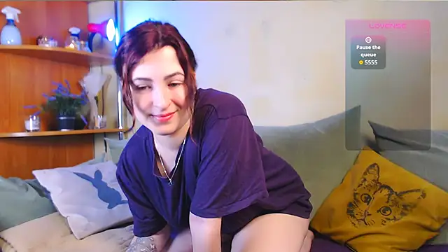 Caroline1995 online show from 11-18-25, 07:00