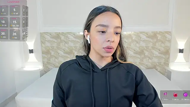 Snapshot of AliceRoss0 chatting on 10-12-25, 12:28 AliceRoss0 online show from 10-12-25, 12:28