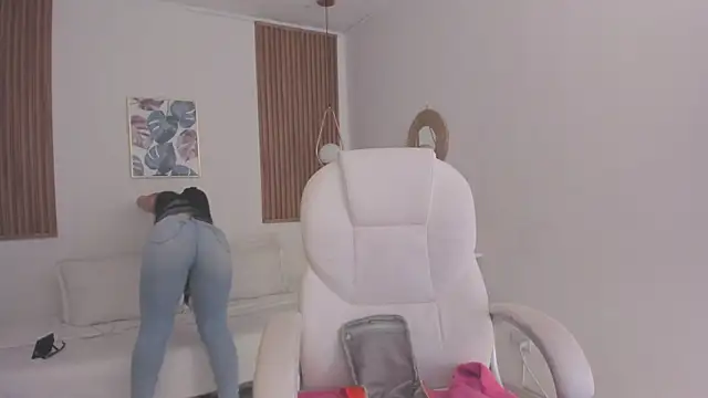 TiffanyWright online show from 12-15-25, 01:28