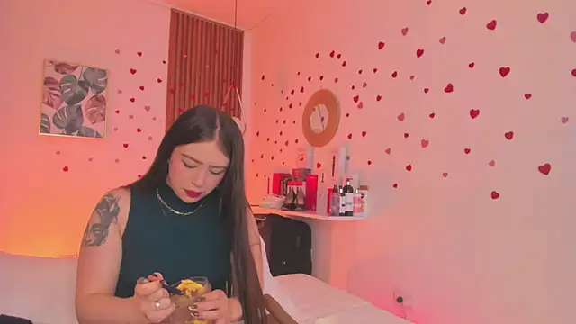 TiffanyWright online show from 04-14-26, 01:27