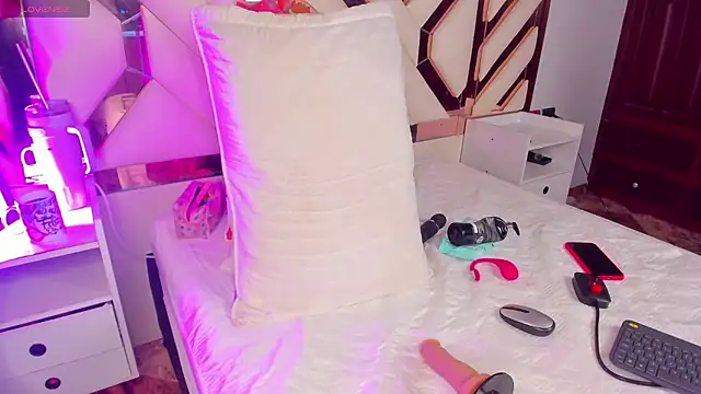 CintiaVega online show from 01-13-26, 02:37