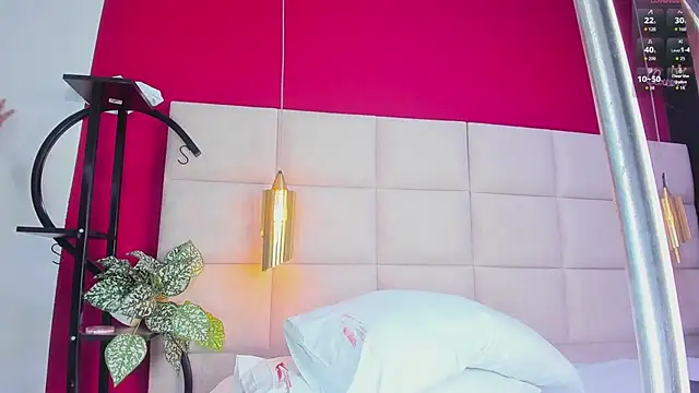 Snapshot of Amberluy chatting on 02-11-26, 07:36 Amberluy online show from 02-11-26, 07:36