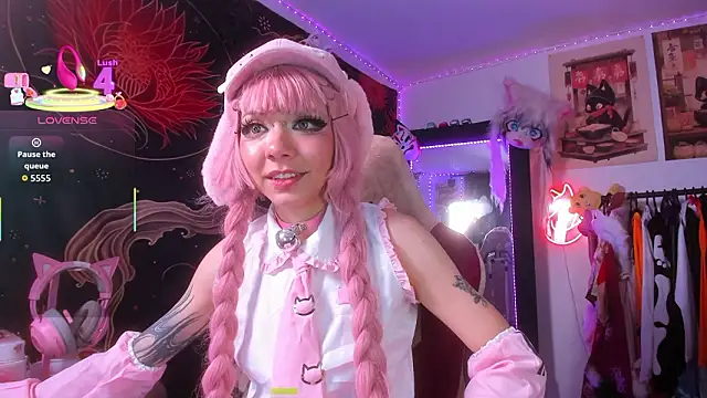 Snapshot of Alicedangerrr chatting on 03-26-26, 01:15 Alicedangerrr online show from 03-26-26, 01:15