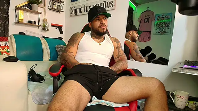 Leenar Key online show from 11-21-25, 02:10